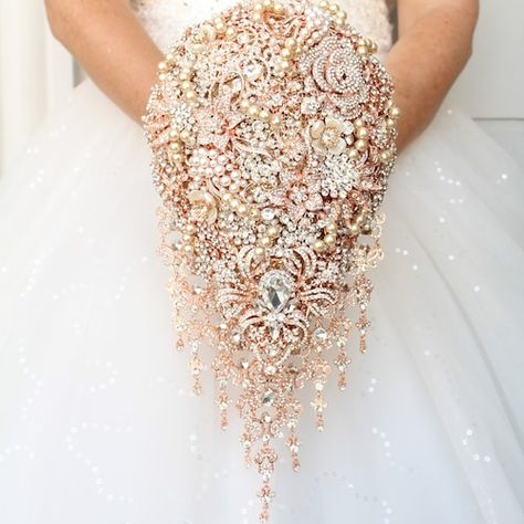 Bouquet Cascade, Rose Gold Brooch Bouquet, Gold Wedding Bouquets, Bling Bouquet, Jeweled Bouquet, Old Hollywood Wedding, Bridal Brooch, Bridal Brooch Bouquet, Rose Bridal Bouquet