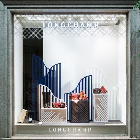 LONGCHAMP, Via della Spiga, Milan, Italy, "Uphill, Downhill, I Like That...", photo by I See Windows, pinned by Ton van der Veer Props For Window Display, Window Visual Merchandising, Shop Vitrine Design, Window Displays Retail Store Fronts, Windows Display Design, Window Display Design Creative, Show Window Display, Store Window Design, Window Merchandising