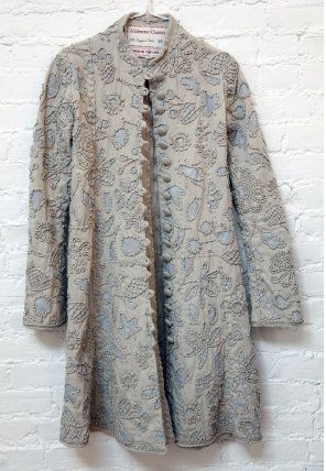 Baggy Frocks, Alabama Chanin, Sustainable Style, Clothing Details, Coat Patterns, Coat Fashion, Vintage Jacket, Fashion Sewing, Beautiful Outfits