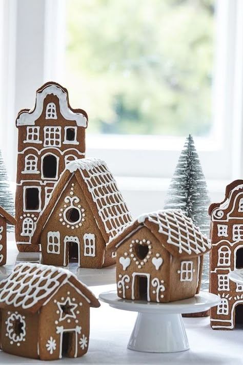 Pretty Gingerbread House Inspiration (and Family Activity!) - The Inspired Room Homemade Gingerbread House, Ginger Bread House Diy, Gingerbread House Recipe, Gingerbread House Template, Gingerbread House Parties, Gingerbread House Designs, Gingerbread Party, Gingerbread House Cookies, Gingerbread Diy