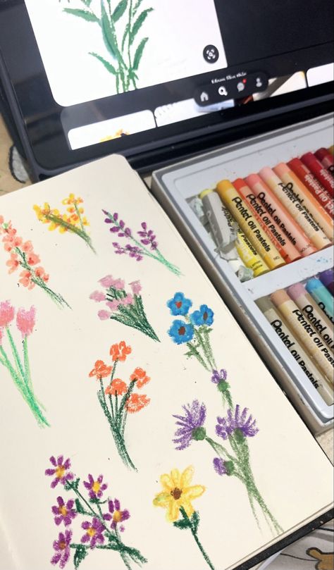 Oil Pastel Wildflowers, Flowers Color Pencil Drawing, Oil Pastel Small Drawings, Flowers Crayon Drawing, Flower Drawing Pastel, Flower Art Oil Pastel, Easy Drawings With Crayons, Oil Pastel Art Aesthetic Flowers, Oil Pastel Art Flowers Easy