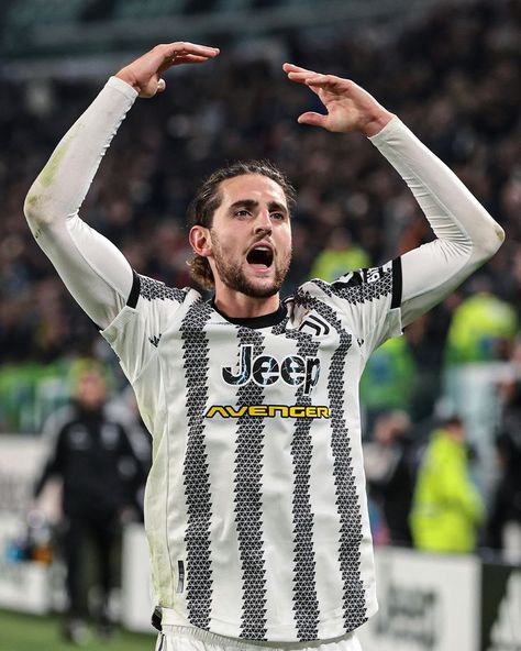 They jump into fifth place in Serie A above Roma and Inter 👀 Adrien Rabiot, Juventus Wallpapers, France National Team, Football Boyfriend, Soccer Club, Football Wallpaper, White Jersey, Athletic Men, Juventus