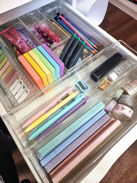 Great Amazon Stationery Finds Desk Drawer Organisation, Study Desk Organization, Office Decor Workplace, Dream Desk, Art Studio Organization, Desk Inspo, Organized Desk Drawers, Desk Inspiration, Study Room Decor