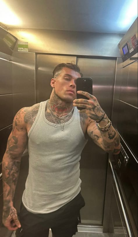 #badboy #tattoed #man Tattoed Guys, Stephen James Model, Cholo Style, Spanish Men, Handsome Male Models, Stephen James, Shirtless Men, Actor Model, Bad Boy