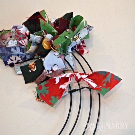 Fabric Christmas Wreath, Moda Fabric Quilts, Scrap Fabric Crafts, Material Wreaths, Christmas Jammies, Fabric Wreath, Colorful Fabric, Rag Wreath, Christmas Tradition