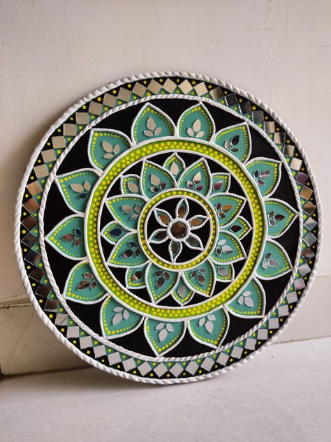 Clay Mandala Design, Lippan Art Easy Circle, Lippan Art Colour Combination, Lippen Art Designs Ideas, Simple Lippan Art Circle, Shubh Labh Design Handmade Lippan Art, Lippan Art Rangoli For Diwali, Om Lippan Art, Clay Mandala Art