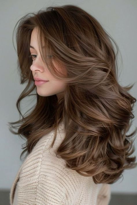 Golden Chocolate Brown Hair, Milk Chocolate Brunette, Hair Colors 2024, Milk Brown Hair, Hair Color 2024 Trends Women, Warm Hair Color Ideas, Milk Chocolate Hair Color, Milk Chocolate Brown Hair, Trend Hair Color