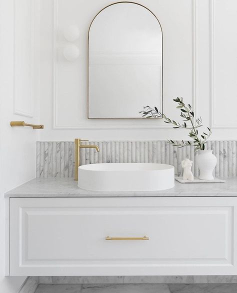 Coastal Hamptons Bathroom, Hampton Style Bathrooms, Modern Coastal Bathroom, Modern Hampton, White Bathroom Designs, Bathroom Design Inspiration, Downstairs Bathroom, Bathroom Inspiration Decor, Bathroom Renos