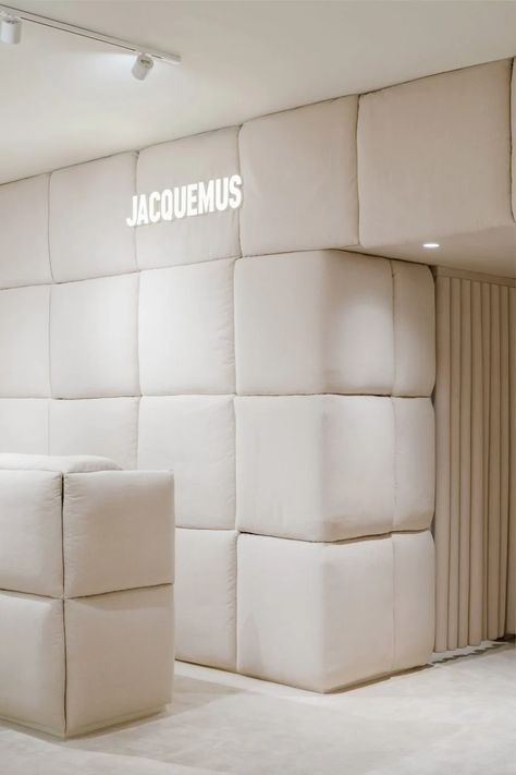 AMO cocoons Jacquemus store in pillows to create "bedroom-like" interior Jacquemus Store, Paris Store, Store Interiors, Paris Design, Retail Interior, White Cushions, Store Interior, Pop Up Stores, Pop Up Store