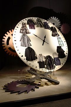 UP TO THE MINUTE Fashion Window Display, Window Display Retail, Decoration Vitrine, Fashion Displays, Store Window Display, Visual Merchandising Displays, Store Window Displays, Window Display Design, Retail Windows