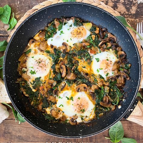 Spinach and Mushroom Egg Skillet | Quick & Easy ONE-PAN Recipe Mushroom Egg Recipes, Spinach And Egg Recipes, Egg Spinach Breakfast, Eggs With Mushrooms, Spinach And Eggs, Egg And Spinach, Egg Mushroom, Egg Spinach, Mushroom Breakfast