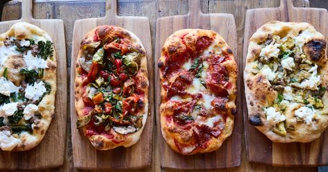 Bruschetta Pizza, Romans Pizza, Pizza Appetizers, Pizza Style, New Pizza, Pizza Recipes Homemade, Deep Roots, Food Concept, Dinner Is Served