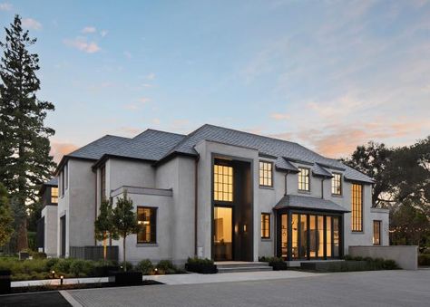 This dramatic driveway leads to a modern manor with exquisite curb appeal. In the back, a luxurious pool house rubs shoulders with a grand patio and pool, and atmospheric globe lights loop over an endless table in a massive dining area. Kerb Appeal, Outdoor Gathering Space, Studio Green, House System, Post Modern, Maine House, Single Family Home, Dream Home Design, Curb Appeal