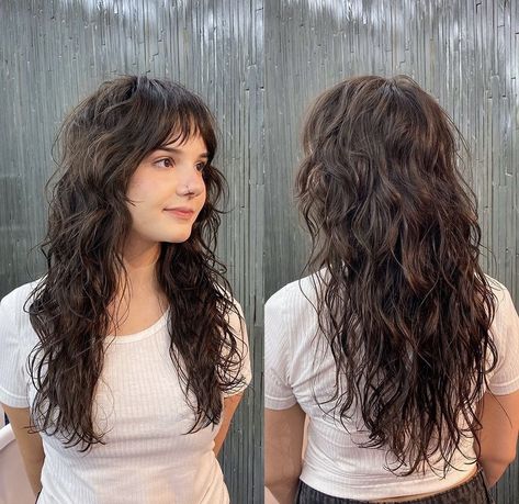 Shaggy Curly Hair, Baby Bangs Long Hair, Corte Shaggy, Wavy Layered Hair, Curly Shag Haircut, Rocker Hair, Undercut Long Hair, Long Shag Haircut, Haircuts For Long Hair With Layers