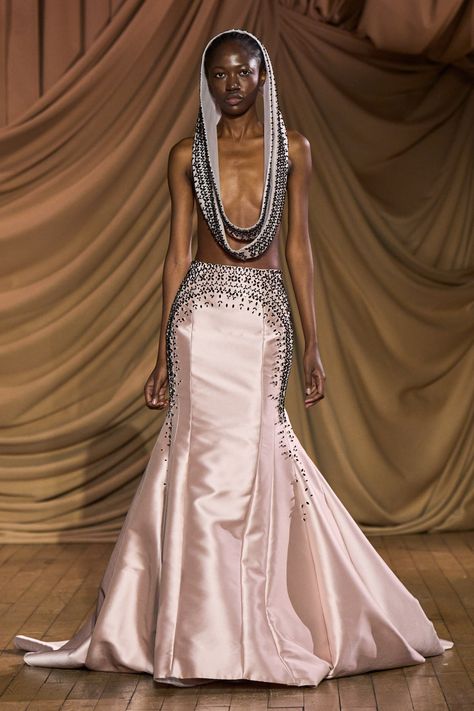 Rami Al Ali Spring 2024 Couture https://www.vogue.com/fashion-shows/spring-2024-couture/rami-al-ali/slideshow/collection#27 Rami Al Ali Couture, Silhouette Mode, Rami Al Ali, Collection Couture, Fashion Silhouette, Couture Looks, Fashion Couture, Couture Week, Couture Runway