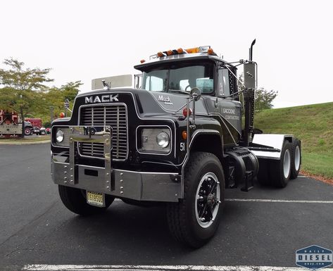 1988 Mack RD688SX | Seen at Trucktoberfest 2015 at the Mack … | Flickr Old Mack Trucks, Mack Dump Truck, Mack Attack, The Mack, Work Trucks, Classic Tractor, Show Trucks, Truck Stuff, Built Truck