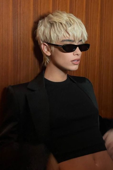 Structured Hairstyles, Pixie Cut Blonde Hair, Grunge Haircut, Really Short Hair, Mullet Hairstyle Women, Blonde Pixie Haircut, Blonde Pixie Cuts, Very Short Hair, Short Blonde