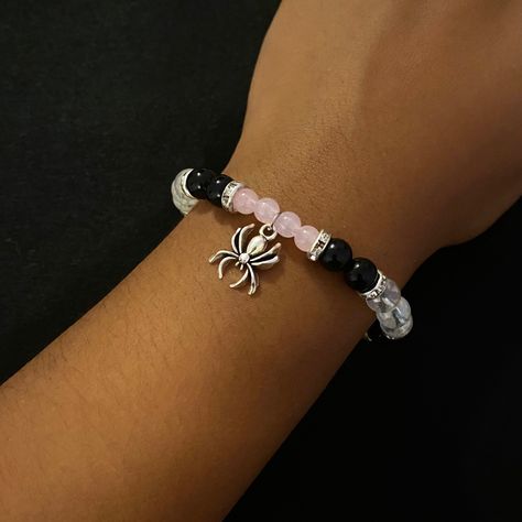 Gwen Stacy Bracelet, Spider Gwen Bracelet, Emo Jewelry Bracelets, Bracelets Goth, Edgy Halloween Bracelet, Gwen Stacy, Art Ideas, Handmade Jewelry, Bracelet