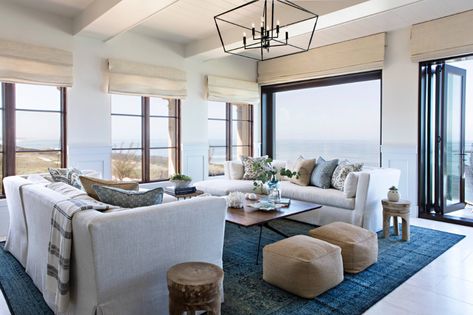 Hampton Style Living Room, Beach Inspired Living Room, Hamptons Style Living Room, Tiny Cottages, California Beach House, Beach Living Room, Coastal Living Rooms, Beach House Interior, Coastal Living Room