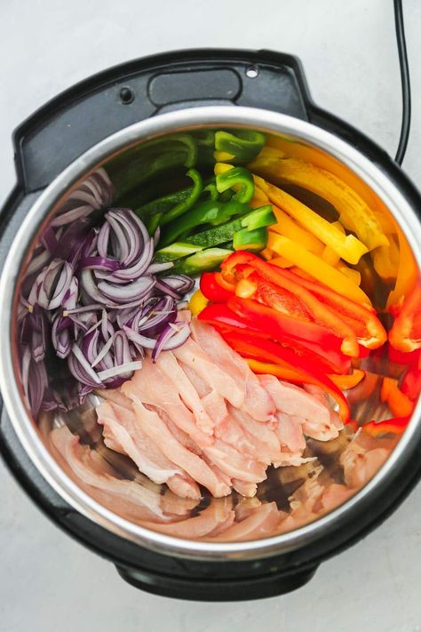 Instant Pot Fajitas, Instant Pot Chicken Fajitas, Little Sunny Kitchen, Sunny Kitchen, Healthy Chicken Recipes Easy, Best Instant Pot Recipe, Healthy Instant Pot Recipes, Instant Pot Recipes Chicken, Instant Pot Dinner Recipes