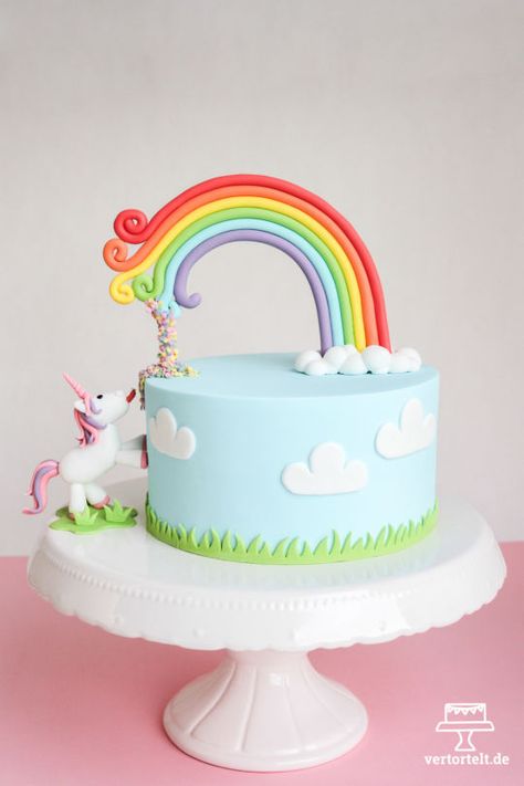 Gateau licorne et arc-en-ciel. Une bonne idée pour un EVJ ou une baby shower par exemple ! Baby Shower Pasta, Gökkuşaği Pasta, Kue Fondant, Torte Creative, Torte Cupcake, Baby Cakes, Crazy Cakes, Cake Pictures, Unicorn Cake