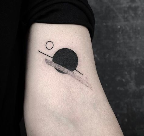 39 Creative Minimalist Aesthetic Tattoo Ideas Circle And Line Tattoos, Small Black Tattoo Coverup, Tattoo Circle Design, Minimalist Aesthetic Tattoo, Small Cover Up Tattoo Ideas, Black Circle Tattoo, Small Coverup Tattoo Ideas, Hole Tattoo, Black Hole Tattoo