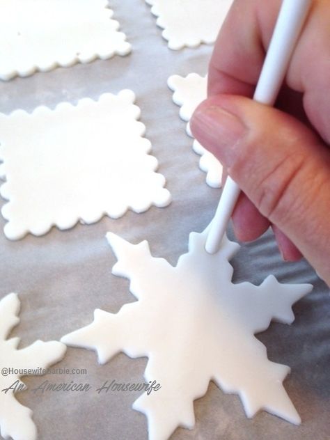 An American Housewife: Don't use Salt Dough - Try This Instead! The Best Homemade Christmas Ornament Dough - Pure White and No Salt! Similar to "Magic Modeling Dough" Modeling Dough, Fimo, Natal, Christmas Ornament Dough, Air Clay Ornaments, Ornament Dough, Homemade Christmas Ornament, Salt Dough Christmas Ornaments, American Housewife