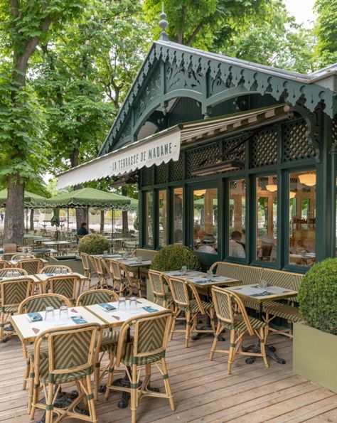 A Day in the Luxembourg Gardens - Paris For Dreamers Paris Buildings, Terrace Restaurant, Luxembourg Gardens, Cafe Terrace, Parisian Cafe, Restaurant Paris, Parisian Life, French Cafe, Paris Cafe