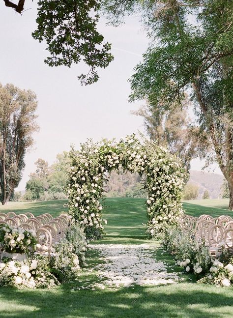 Arbors Wedding, Branch Arch Wedding, Simple Wedding Arch, Green And White Wedding, Wedding Arbors, Wedding Branches, Wedding Photography Fine Art, Wedding Arch Rustic, Romantic Wedding Ceremony