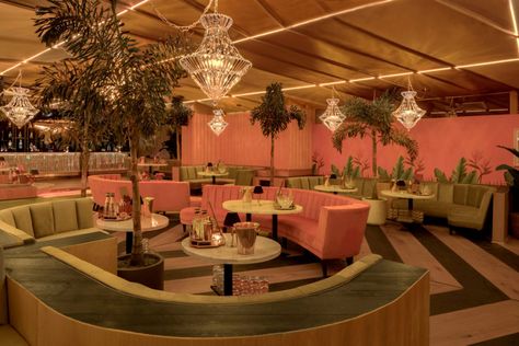 Bootsy Bellows Reopens With New Palm Springs Design | STYLE & SOCIETY Magazine Palm Springs Bar, Restaurant Lifestyle, Palm Springs Design, Luxury Hospitality, Palm Spring, Pin Up Models, Restaurant Concept, Curved Walls, Gold Cocktail