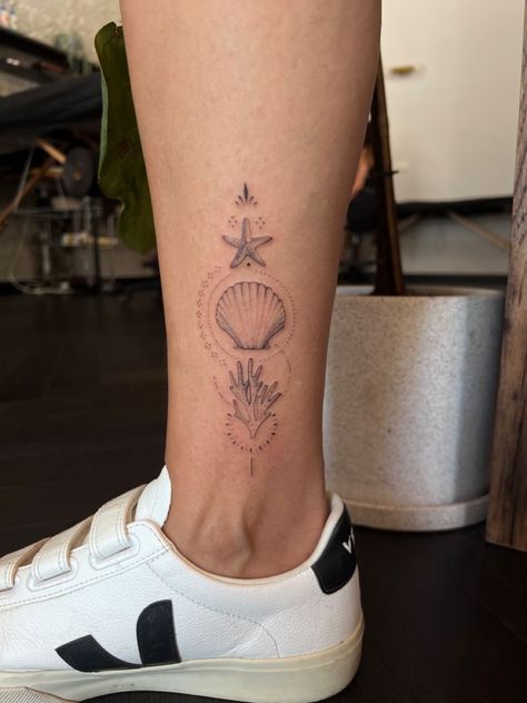 Seashell Mandala Tattoo, Starfish And Shell Tattoo, Coral Reef Tattoo Ideas, Seashell Back Tattoo, Reef Tattoo Design, Small Coral Tattoo, Corals Tattoos, Costal Tattoos, Seaglass Tattoo