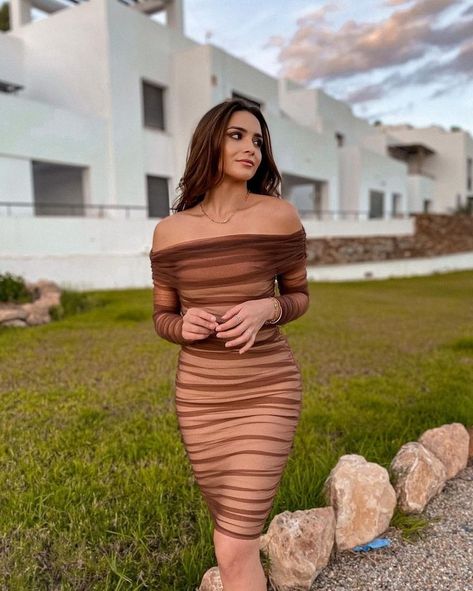 Bella Barnett, Bandage Dresses, Bandage Midi Dress, Shoulder Cut, Stylish Clothes For Women, Off The Shoulder Dress, Party Looks, Dress Party, Mini Dress Party