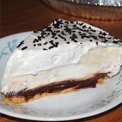 Texas Yum Yum - Allrecipes.com Yum Yum Recipe, Homemade Graham Cracker Crust, Retro Desserts, Homemade Graham Crackers, Pudding Pies, Holiday Pies, Instant Pudding Mix, Desserts Menu, No Bake Pies