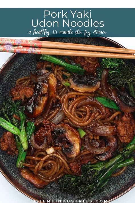 Bowl of Pork yaki udon noodle stir fry with baby bella mushrooms and broccolini and a set of chopsticks resting on the side. Pork Udon, Stir Fry Noodles Recipe, Udon Noodles Recipe, Fried Udon, Fried Noodles Recipe, Udon Recipe, Yaki Udon, Fried Noodle, Teriyaki Pork