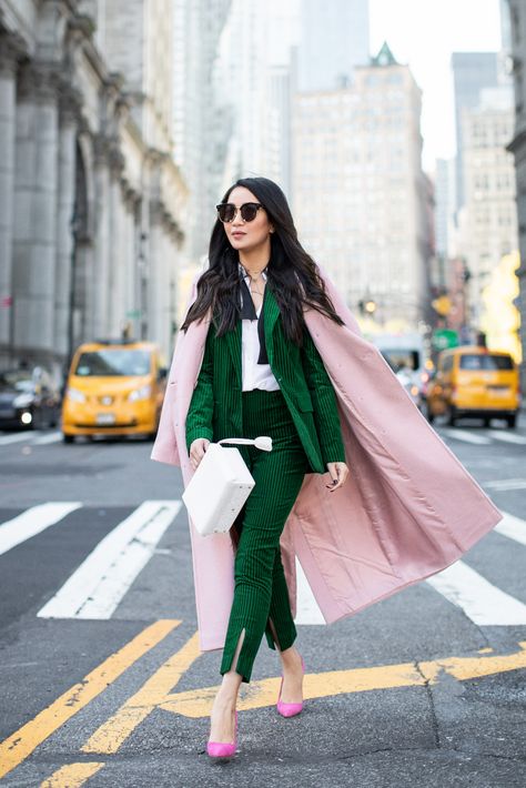 Color Story - Fall Outfits in Pink and Green - Wendy's Lookbook Wendy Nguyen, Female Suit, Wendy's Lookbook, All Black Looks, Moda Chic, Mark Cross, Green Suit, Power Dressing, Pink Coat