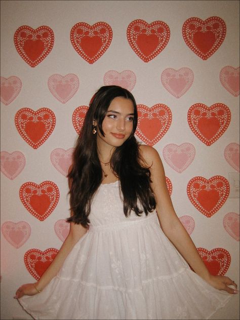 Valentines Girl Aesthetic, Galantines Pictures, Galantines Aesthetics, Galentines Party Photo Wall, Galentines Party Cheap, Valentines Day Photo Shoot Ideas Women, Aesthetic Galentines Party, Galentines Inspo Pics, Galentines Aesthetic Photos