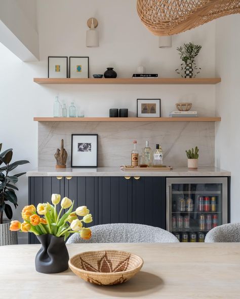 Bay window dining area