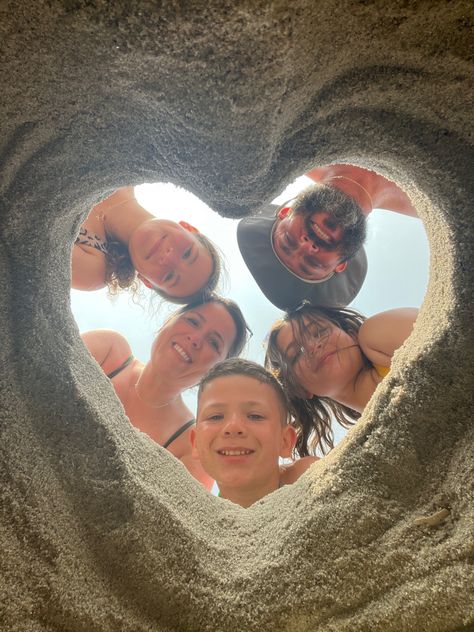 sand heart with fam Beach Pictures Ideas Family, Goa Photography Ideas Family, Cute Family Beach Picture Ideas, Family Trip Photography, Beach Poses For Family, Summer Family Beach Pictures, Beach Family Poses Ideas, Family Vacation Picture Ideas, Family Beach Pics Ideas