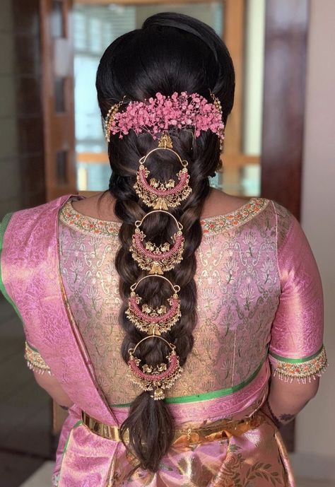 Jada Hairstyles Indian, Hairstyles With Jada Billalu, Bridal Juda Hairstyles With Flowers, Messy Braid Indian Wedding, South Indian Bridal Hairstyles, Indian Bridal Hairstyle, Indian Hairstyles For Saree, Bridal Hairstyle Ideas, Messy Braided Hairstyles