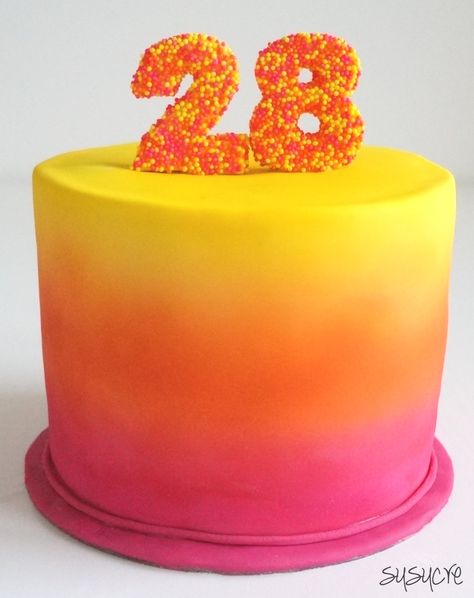 Tequila Sunrise Cake, Sun Shaped Cake, Sunset Cake Ideas Birthday, Sunset Birthday Cake, Pink And Orange Birthday Cake, Orange Color Cake, Pink And Orange Cake, Ombre Rose Cake, Ombre Ruffle Cake