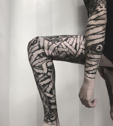 Back Of Leg Tattoos Men, Abstract Tattoo Men, Crazy Tattoo Ideas, Back Leg Tattoo, Mummy Tattoo, Tattoo Art Ideas, Torso Tattoos, Wicked Tattoos, Scary Tattoos