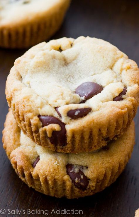 An easy recipe for Chocolate Chip Cookie Dough Cupcakes. Chocolate Chip Cookie Dough Cupcakes, Chocolate Chip Cookie Cups, Cookie Dough Cupcakes, Sallys Baking, Cookie Cups, Chocolate Chip Cookie Dough, Yummy Sweets, How Sweet Eats, Chocolate Chip Cookie