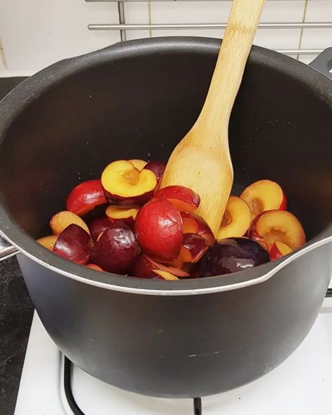 Prune Jam, Plum Jam Recipe, Jam Maker, Plum Jam Recipes, Canning Jam Recipes, Plum Recipes, Foraging Recipes, Canning Jam, Homemade Jelly