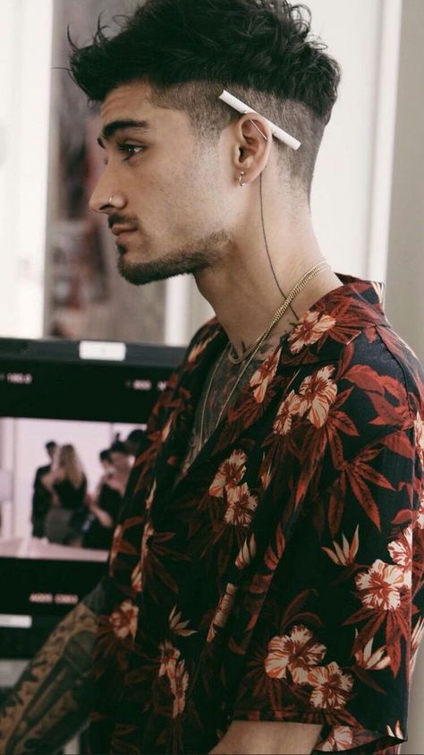 Slick Hairstyles Women, Hairstyles Zayn, Zayn Malik Photoshoot, Zayn Malik Hairstyle, Zayn Malik Style, Zayn Malik Photos, Zayn Malik Pics, Faded Hair, Corte De Cabelo Masculino