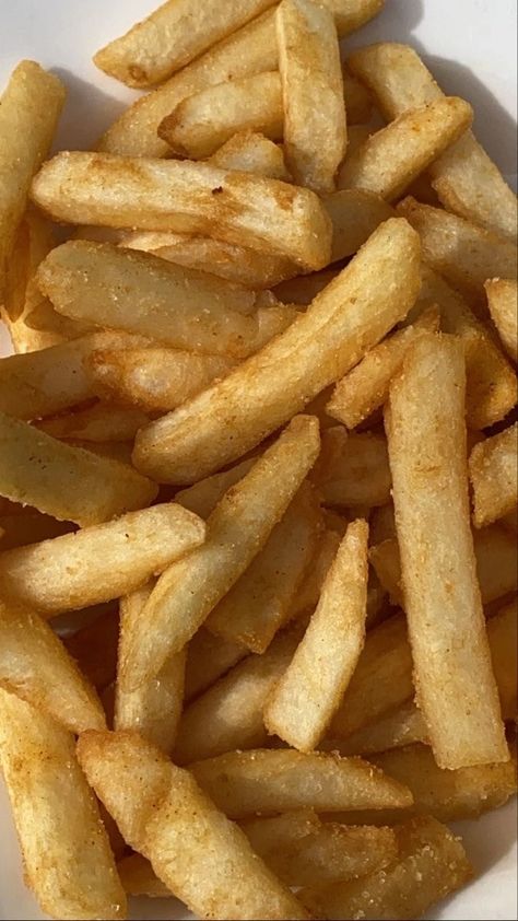 Aesthetic French Fries, Crispy Chips, Food Babe, Delicacy Food, Snap Food, Food Snapchat, Food Obsession, Cafe Food, Interesting Food Recipes