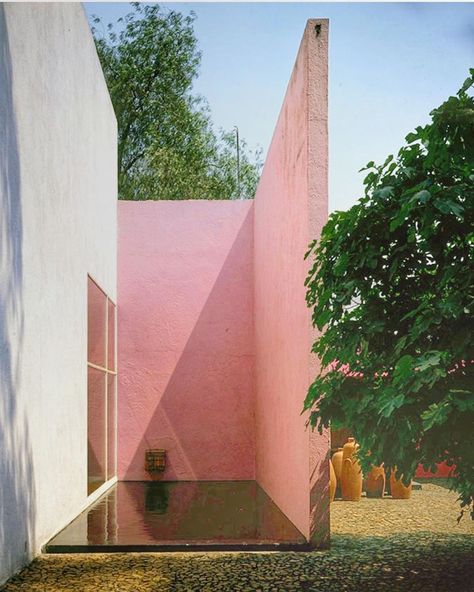 Tim Street-Porter on Instagram: “…Luis Barragan’s Galvez House, San Angel, Mexico City, 1954…. …built for the Galvez family and still lovingly maintained by their daughter,…” Los Angeles, Angeles, Marseille, Luis Barragan, Luis Barragan Architecture, Gallery Exhibit, Mexico House, Mexico Style, Modern Mexican