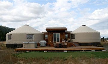 Yurt Construction Ideas: Partition Walls & Adjacent Structures Yurt Construction, Pacific Yurts, Yurt Interior, Luxury Yurt, Living Naturally, Yurt Home, Yurt Living, Silo House, Construction Ideas