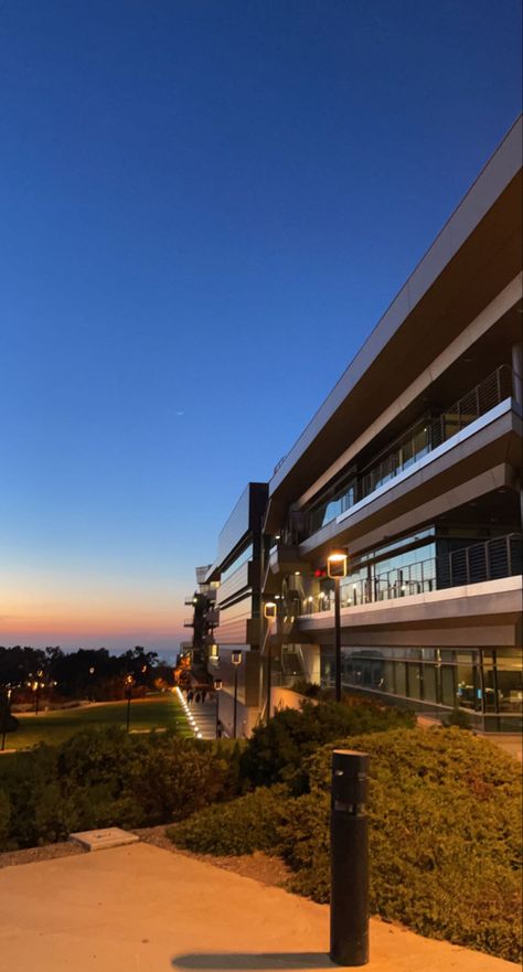 Ucsd Campus Aesthetic, Ucsd Aesthetic, Views Sunset, Uni Aesthetic, Campus Aesthetic, University Of San Diego, College Things, California Aesthetic, Beach Views