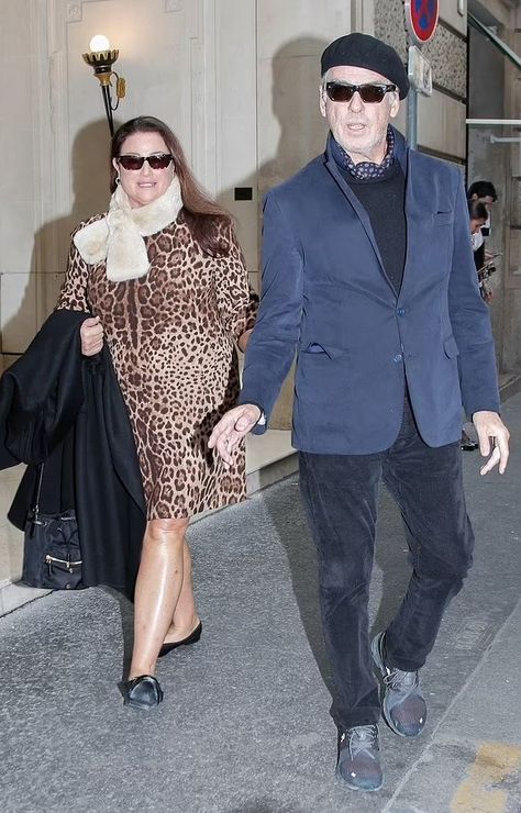 Pierce Brosnan and wife Keely Shaye Smith Pierce Brosnan Style, Keely Shaye Smith, Keely Shaye, Bond Suits, Regular People, Pierce Brosnan, Red Carpet Ready, Plain Shorts, Celebrity Lifestyle