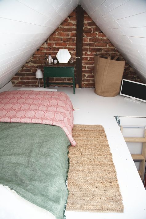 Tiny Attic Bedroom, Loft Room Ideas, Small Loft Spaces, Small Attic Room, Loft Conversion Bedroom, Tiny Loft, Velux Windows, Box Room, Attic Bedroom Designs